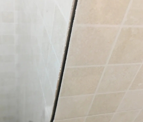 永清瓷砖空鼓维修公司分享阳台瓷砖脱落的修复过程可以分为以下几个步骤