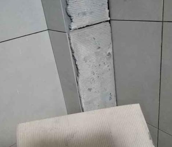 永清瓷砖空鼓维修公司分享下厨房瓷砖脱落的补救措施。